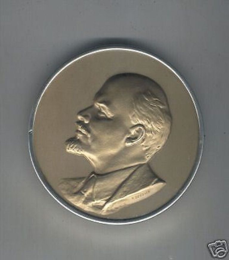 GALLERY: Hanging Wall Plaque of Lenin, USSR’s Founding Father